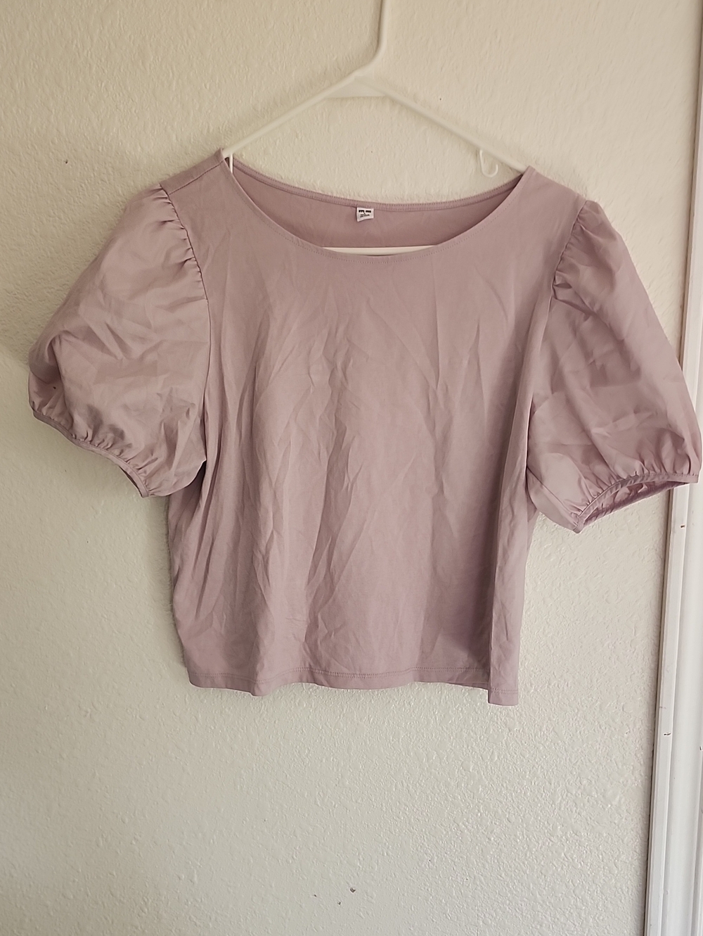Uniqlo Mauve Puff Sleeve Crop Top